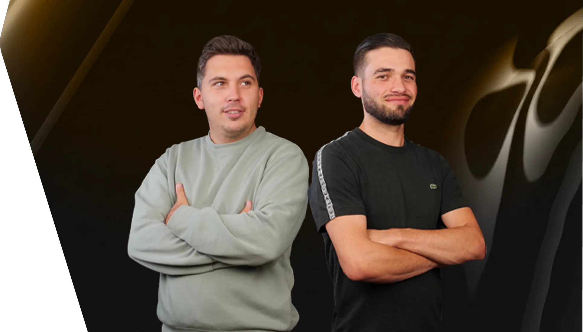 Deux conseillers Cybertek, bras croisés