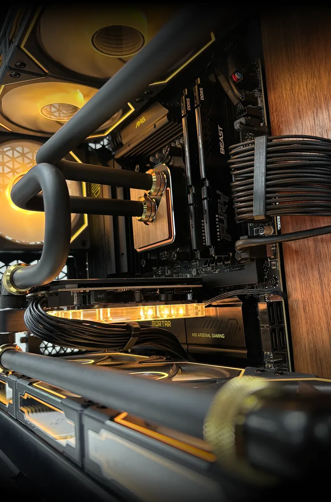 Watercooling rigide noir et laiton, ventilateurs dorés